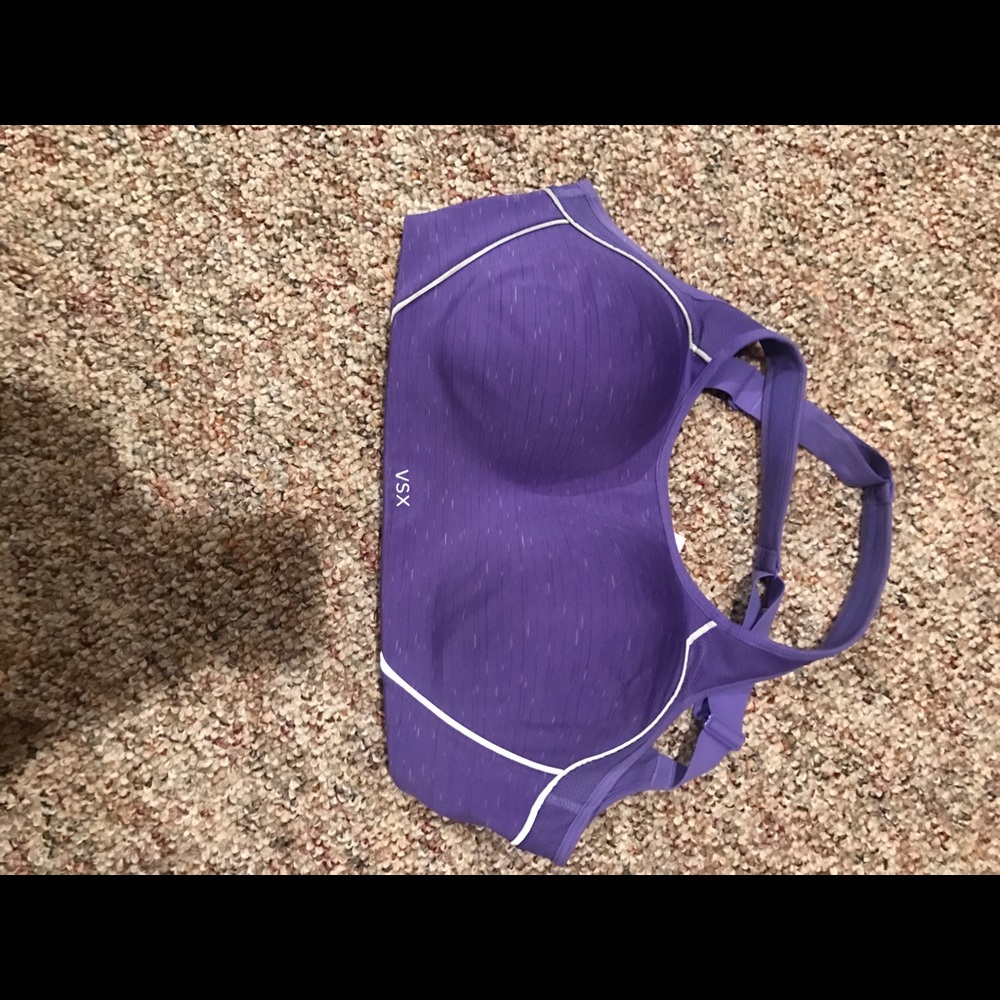 34 DD Victoria secret sports bra